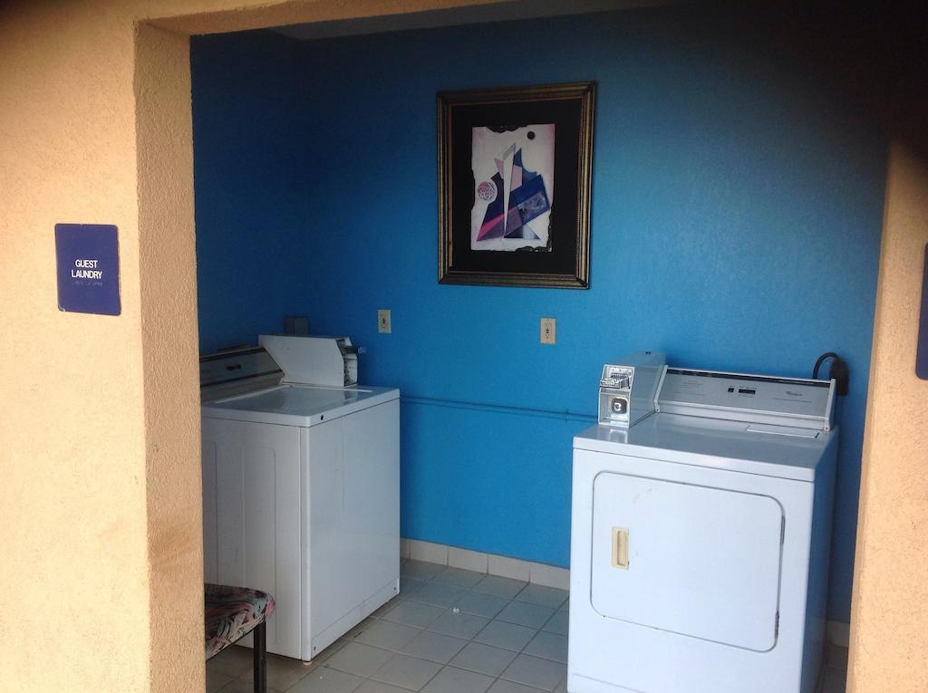 Groves Executive Inn المظهر الخارجي الصورة